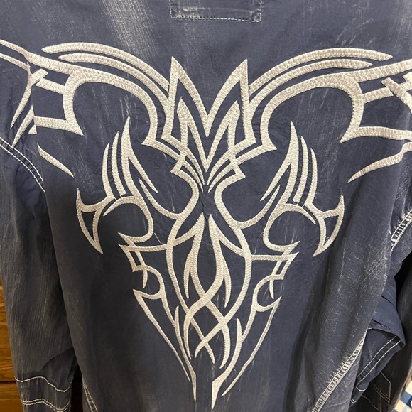 ROAR 2XL Button-Up Shirt - Picture 2 of 2